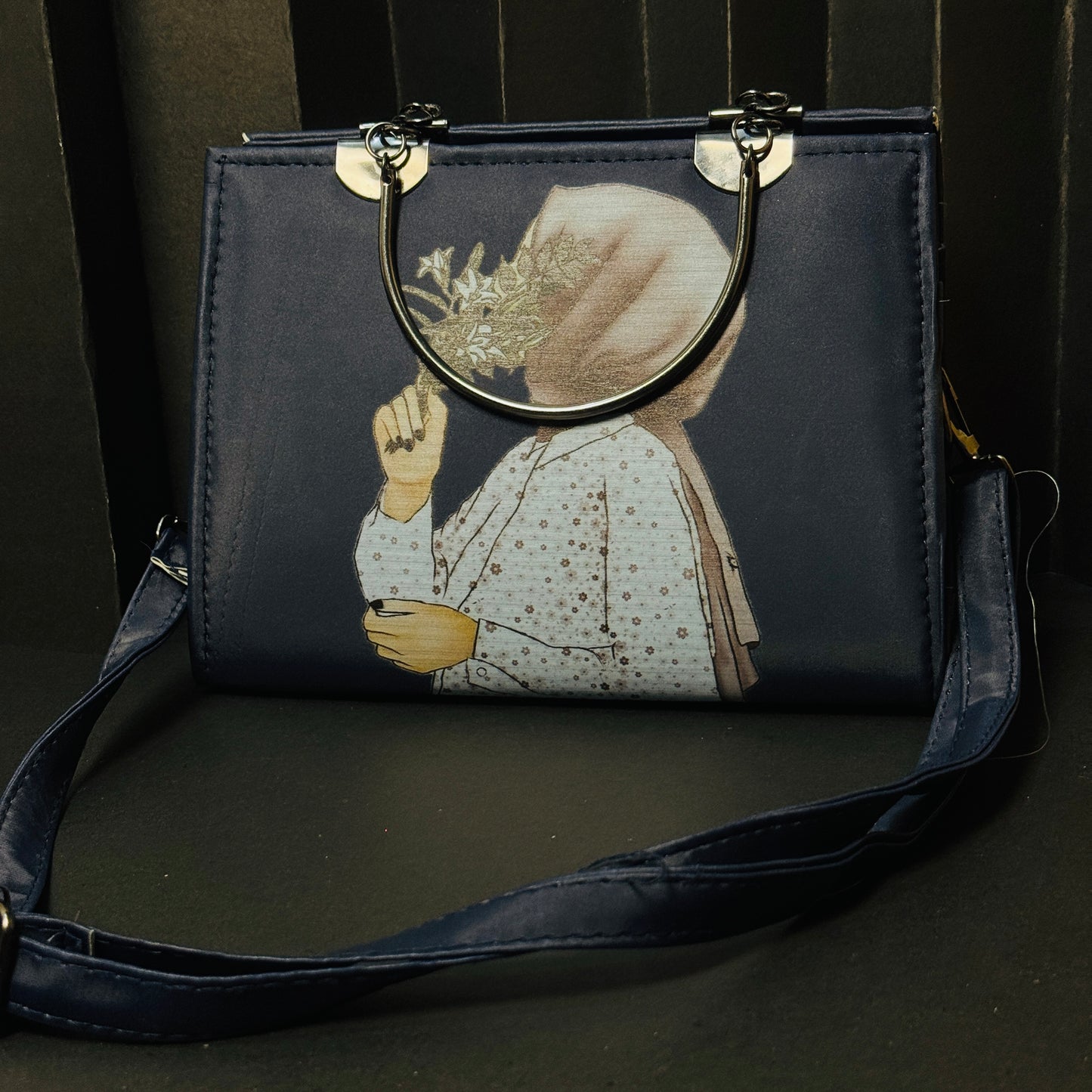 HIJAB GIRL MEDIUM SIZE BAG