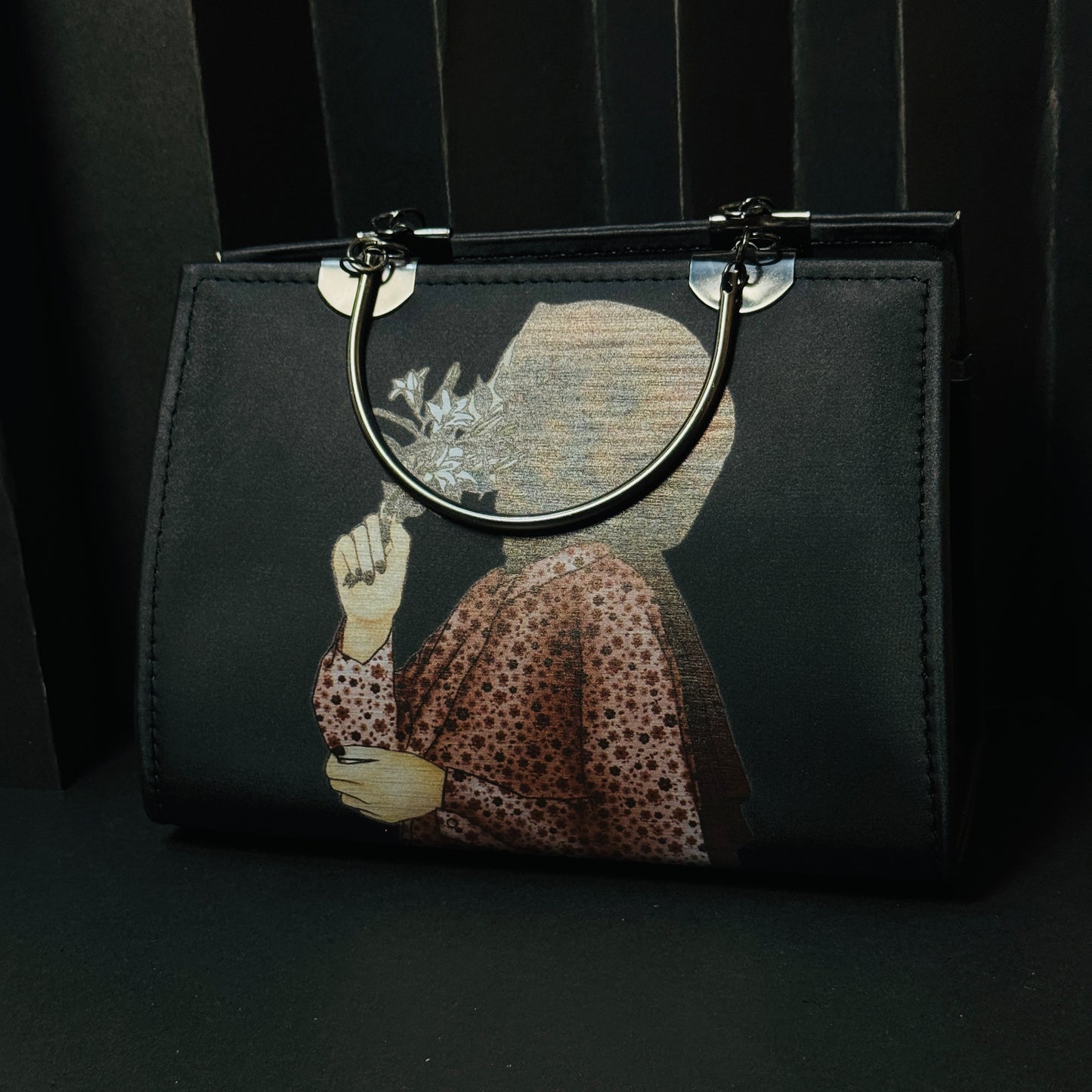 HIJAB GIRL MEDIUM SIZE BAG