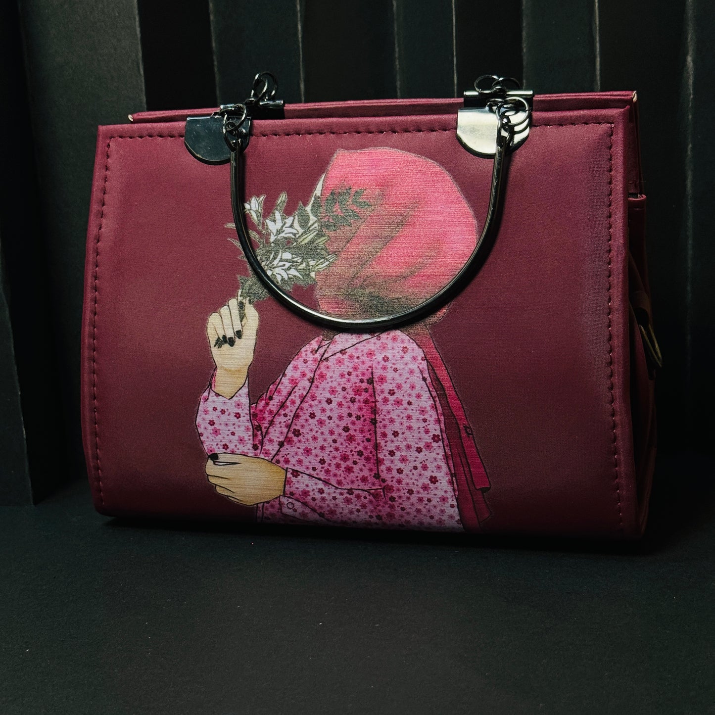 HIJAB GIRL MEDIUM SIZE BAG