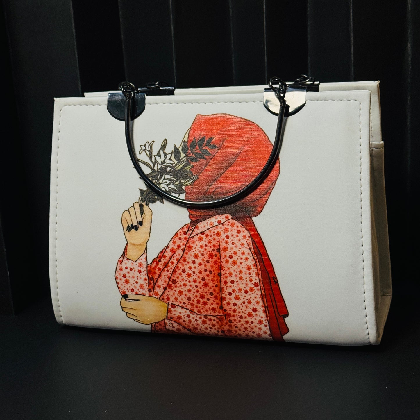 HIJAB GIRL MEDIUM SIZE BAG