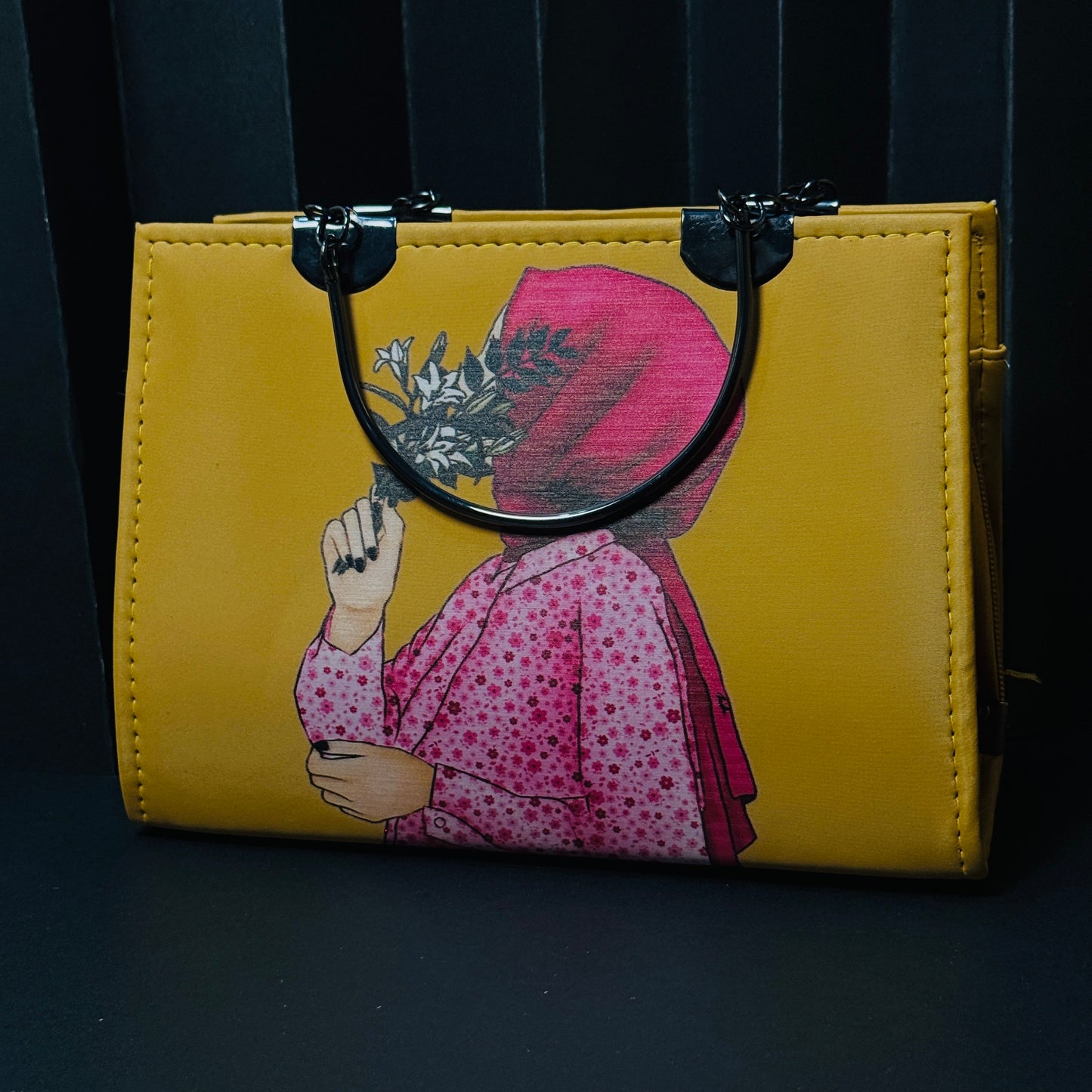 HIJAB GIRL MEDIUM SIZE BAG