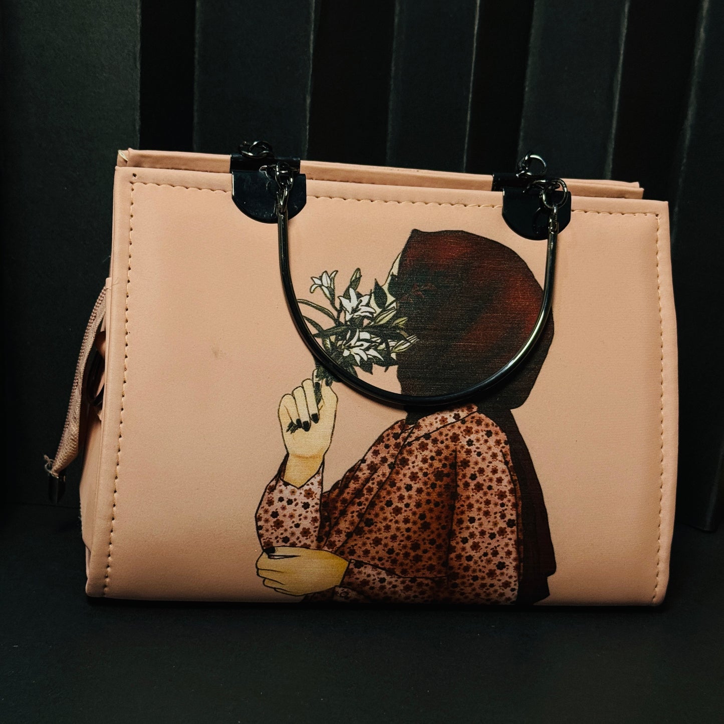 HIJAB GIRL MEDIUM SIZE BAG